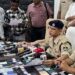 इंदौर पुलिस कमिश्नरेट और मोबाइल सर्च ऑपरेशन में जुटी पुलिस टीम की प्रतीकात्मक तस्वीर।