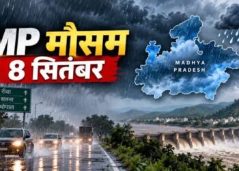 मध्य प्रदेश के रीवा और शहडोल अंचल में घने बादलों के बीच भारी बारिश और जलभराव का दृश्य।