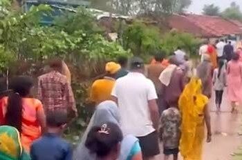 Maihar hatyakanda sthaladalli police bandobast mattu santrastha kutumba.