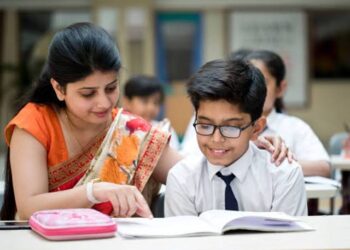 मध्य प्रदेश में नियुक्ति और स्कूल आवंटन का इंतजार कर रहे चयनित शिक्षकों की प्रतीकात्मक तस्वीर।