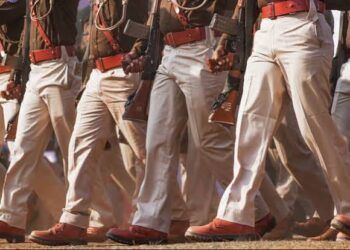 मध्य प्रदेश पुलिस मुख्यालय (PHQ) भोपाल की इमारत और पुलिस आरक्षक बैंड भर्ती परीक्षा परिणाम का आधिकारिक पोर्टल स्क्रीनशॉट।