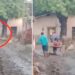 सीधी जिले के ग्रामीण इलाके में कीचड़ भरे रास्ते पर बीमार बुजुर्ग को खाट (चारपाई) पर उठाकर अस्पताल ले जाते ग्रामीण।