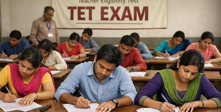 मध्य प्रदेश शिक्षक पात्रता परीक्षा (MP TET) के लिए आवेदन पोर्टल और परीक्षा की तैयारी करते शिक्षकों की प्रतीकात्मक तस्वीर।