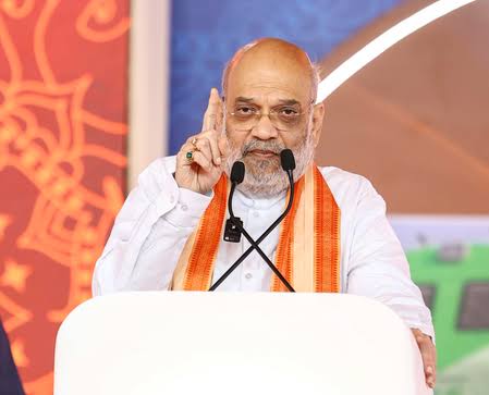 केंद्रीय गृह एवं सहकारिता मंत्री अमित शाह और भोपाल में प्रस्तावित राज्य स्तरीय गोपालक सम्मेलन की तैयारियों की फाइल तस्वीर।