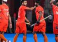 एशियन गेम्स 2026 मेंस हॉकी फाइनल में मलेशिया को 5-1 से हराकर तिरंगे के साथ गोल्ड मेडल का जश्न मनाती भारतीय पुरुष हॉकी टीम।